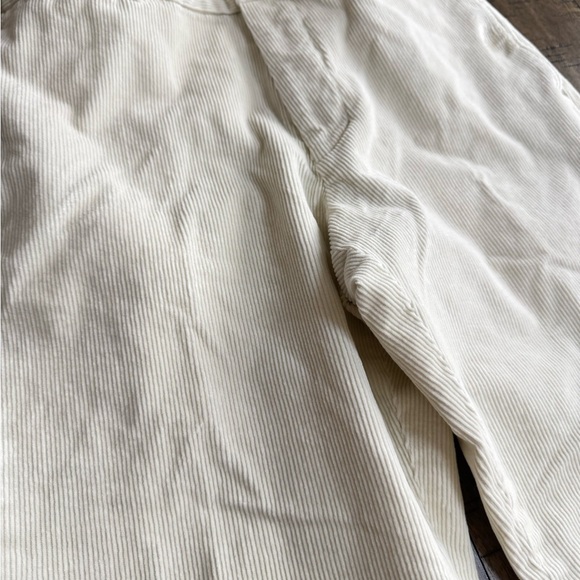 Uniqlo Women's Cream Capris - Picture 3 of 12
